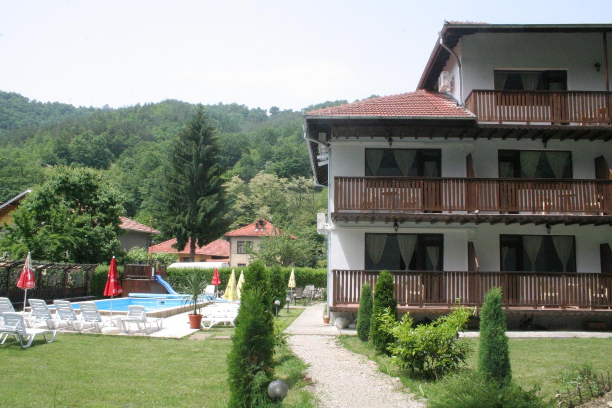 Family Hotel Bile Beli Osŭm エクステリア 写真