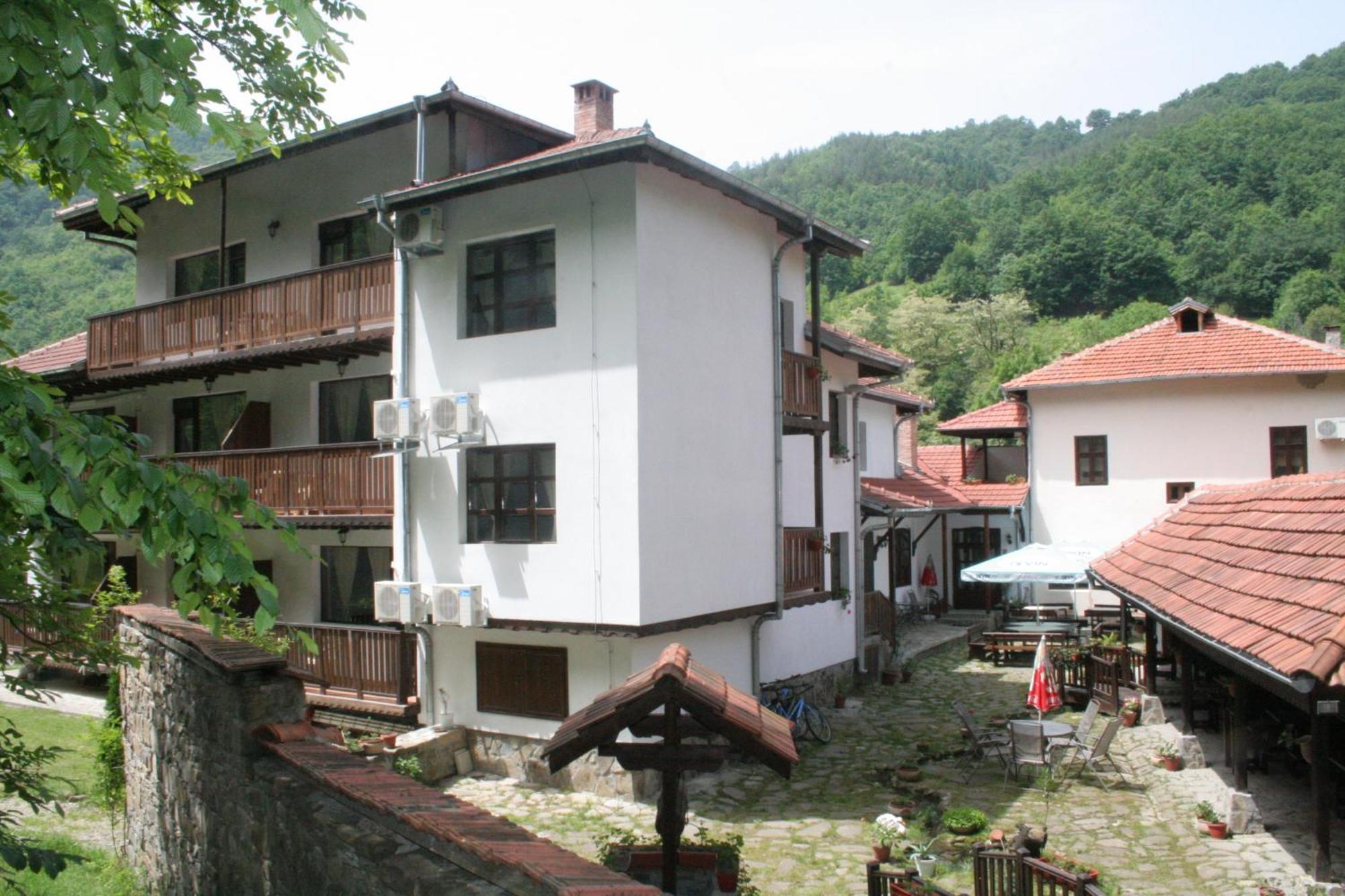 Family Hotel Bile Beli Osŭm エクステリア 写真