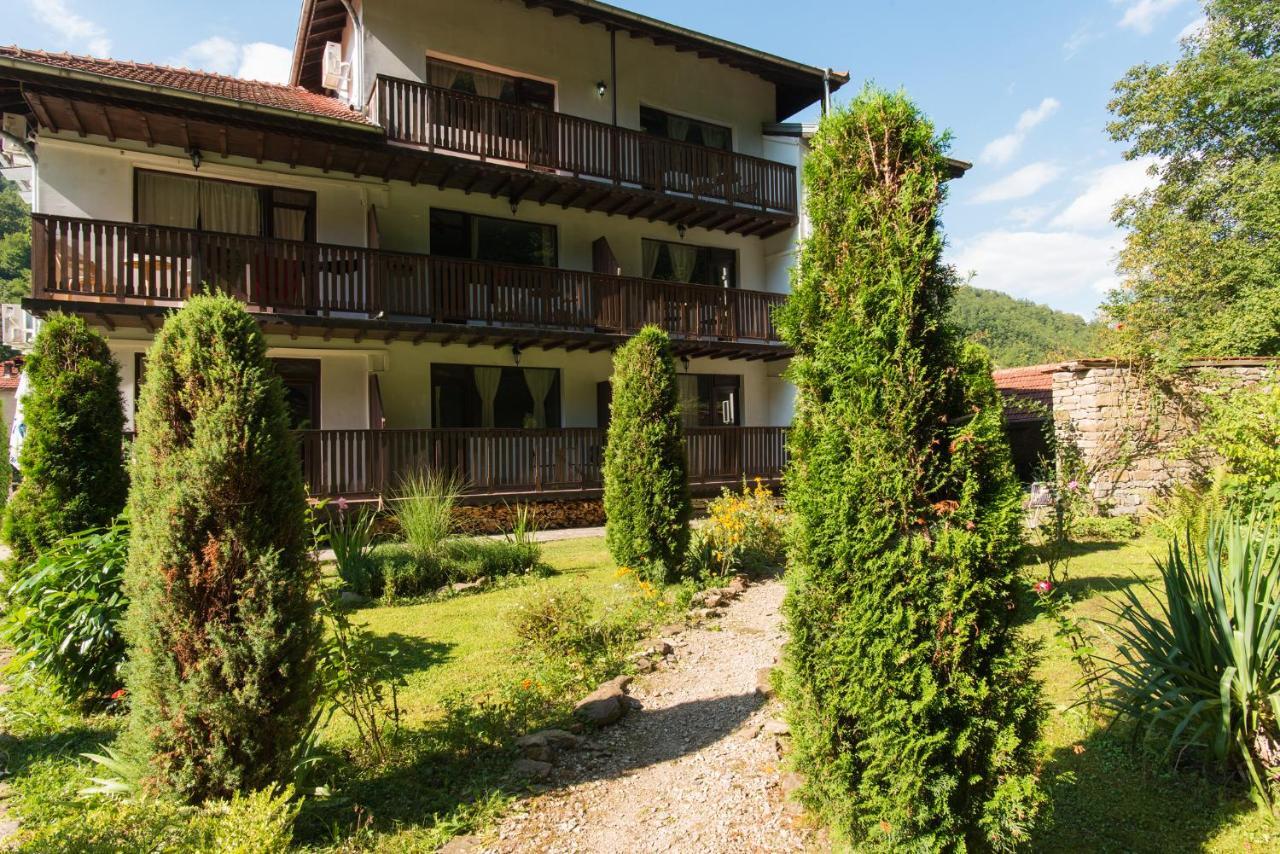 Family Hotel Bile Beli Osŭm エクステリア 写真