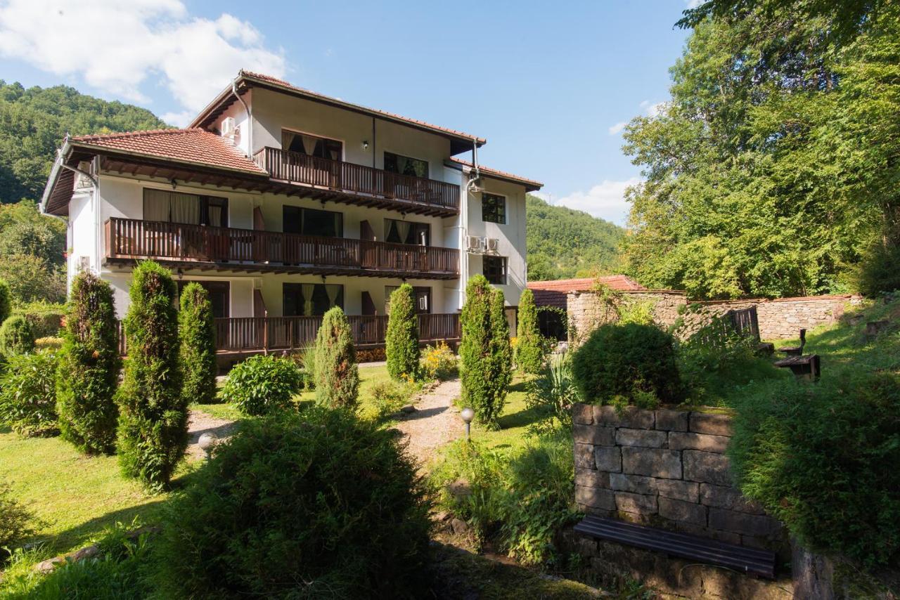 Family Hotel Bile Beli Osŭm エクステリア 写真